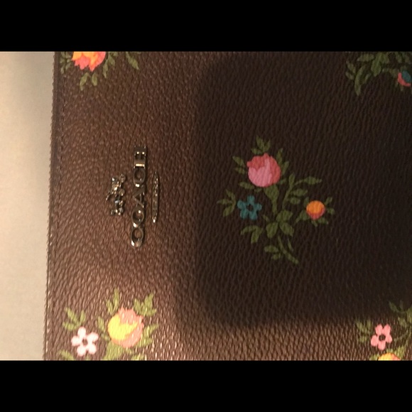 Coach flower wristlet - Picture 2 of 4